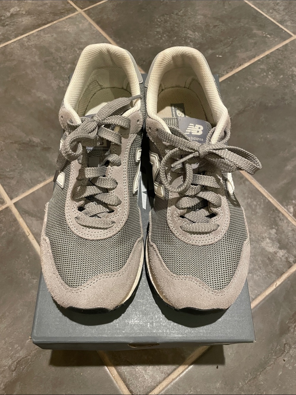 New Balance Women's Gray Mesh & Suede Sneakers Size 8